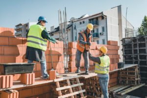 Lire la suite à propos de l’article Maçons Roumains : Une Expertise Fiable au Service de la Construction en France